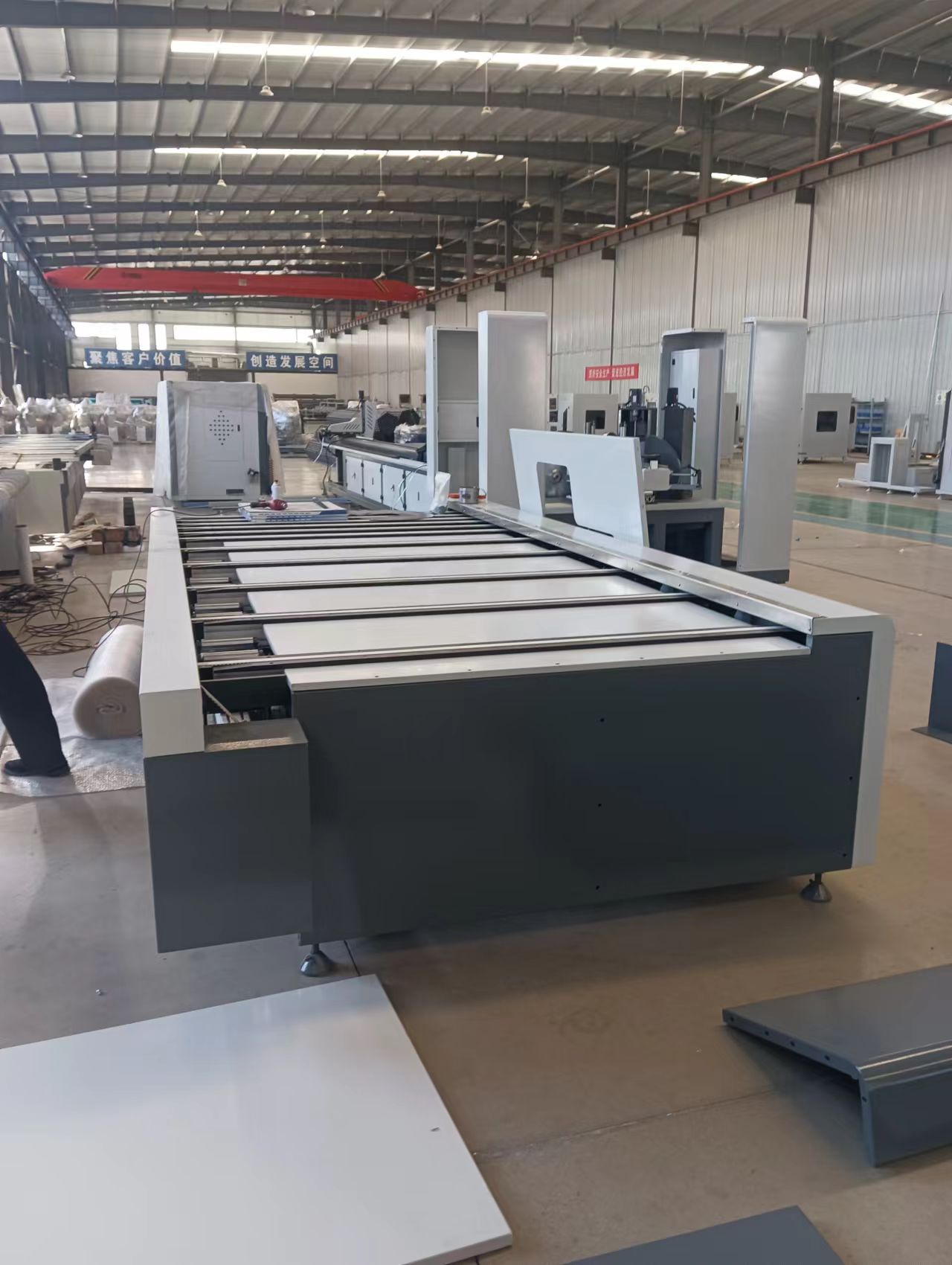 Macchina centrale del profilo in alluminio CNC