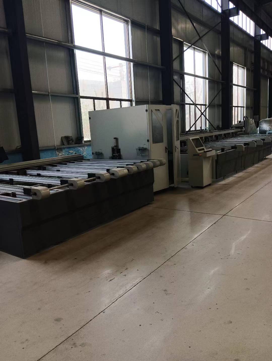 Macchina centrale del profilo in alluminio CNC