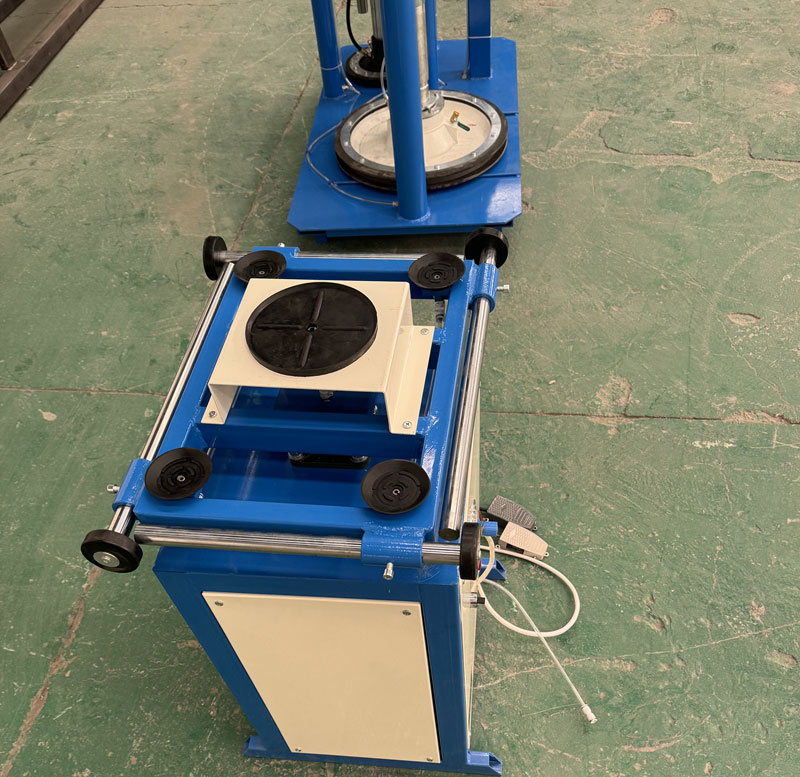 A máquina horizontal da extrusora do revestimento do vedador girou a tabela de espalhamento do vedador